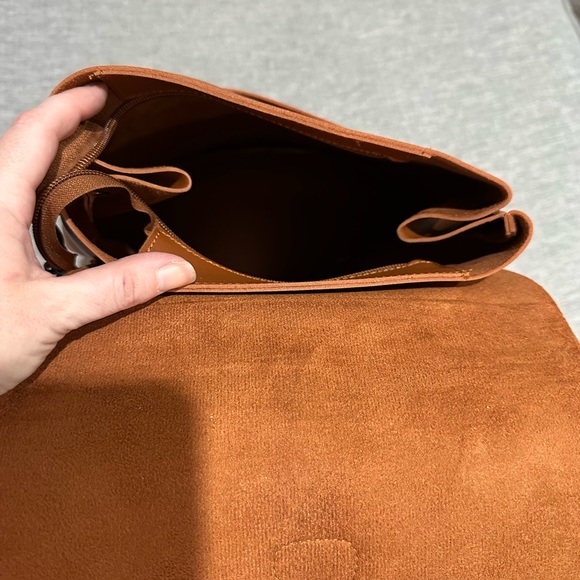 Leather backpack tags still on - Picture 6 of 6